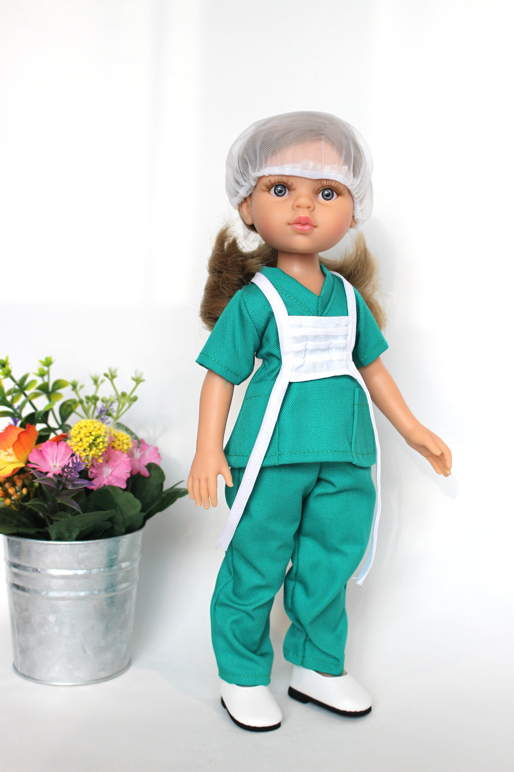 Nurse Carla (Las Amigas Paola Reina)